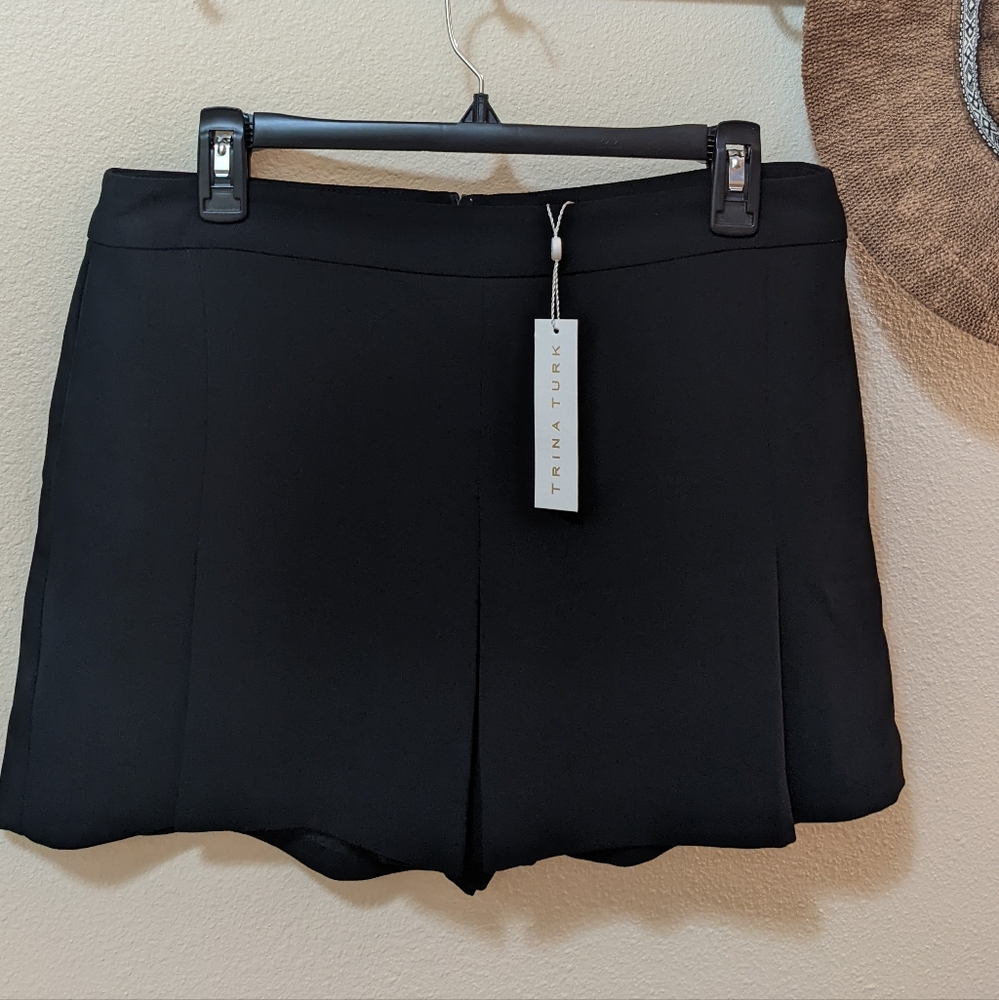 Trina Turk Dressy Black Skort Size 4 reposhing  did not fit